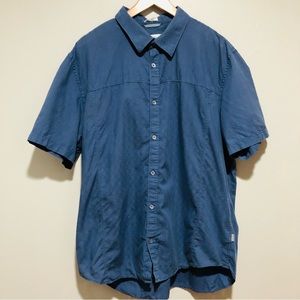 Clavin Klein Men’s Short Sleeve Buttoned Down Shirt Size XL